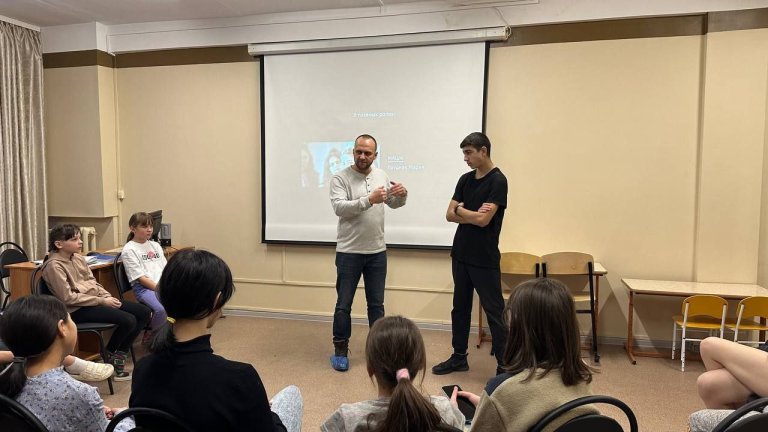 Как противостоять травле: глава «Союза отцов» Иркутска обсудил с подростками больную тему
